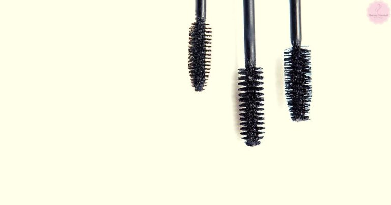 three mascara wands with bristles fanned out, demonstrating varying degrees of dryness for fixing dry mascara