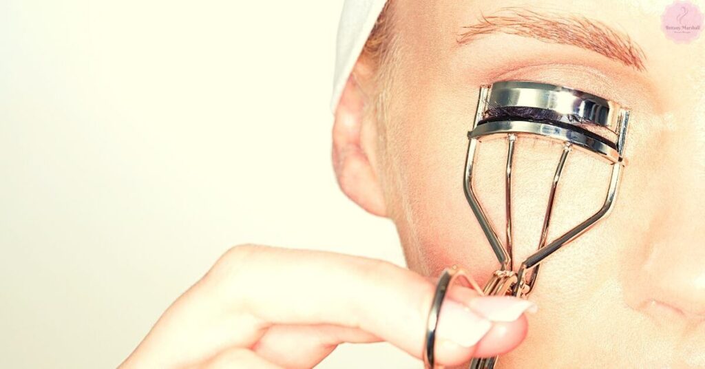 10 Of The Best Eyelash Curlers For Asian Eyes & How To Guide!