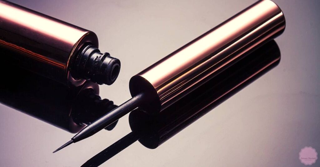 5 Best Eyeliners For Downturned Eyes & How To Apply! [year]