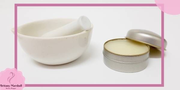 how to get rid of dead skin on lips with vaseline