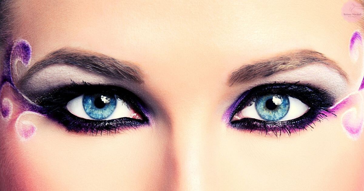 22 Ways How To Make Your Blue Eyes Pop With & Without Makeup! 1 makeup that makes blue eyes pop