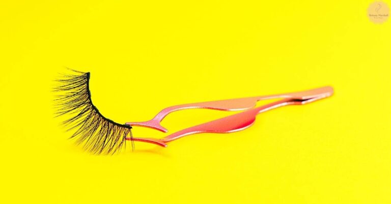 a pair of pink magnetic false eyelash applicators holding a single false eyelash for magnetic eyelash comparison