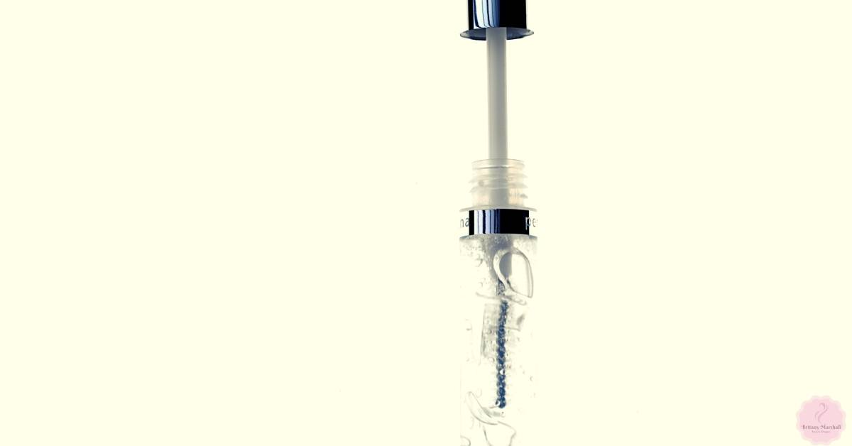 What Does Clear Mascara Do? How To Use It Correctly! 2024