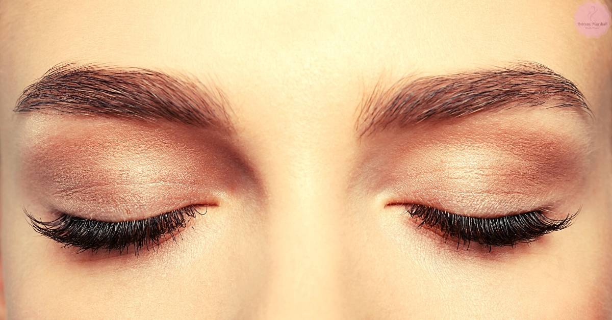 a before-and-after close-up of eyelashes showing natural curl enhancement with defined, lifted lash lines