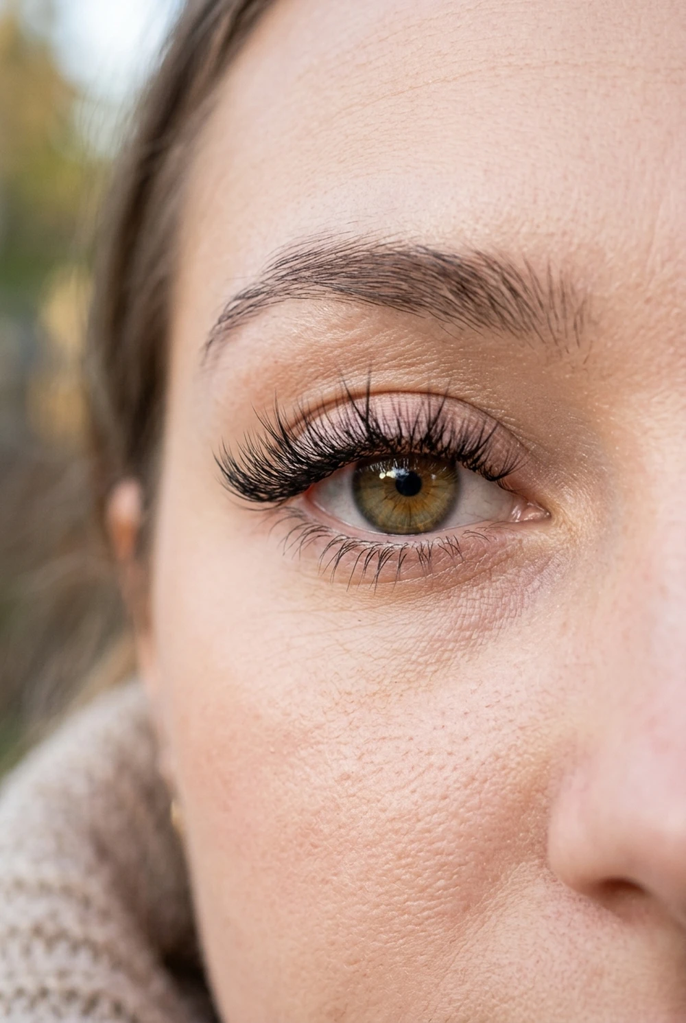 7 Best Lash Sets for Every Eye Shape & Style (2026 Guide) 11 2. Wispy Hybrid Lash Set with Textured Staggered Lengths - lash sets (AI Generated Image)