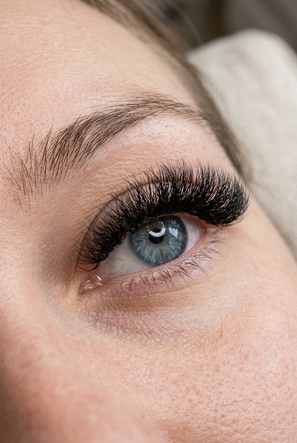 7 Best Lash Sets for Every Eye Shape & Style (2026 Guide) 14 5. Fluffy Russian Volume Lash Set for Multi-Dimensional Drama - lash sets (AI Generated Image)