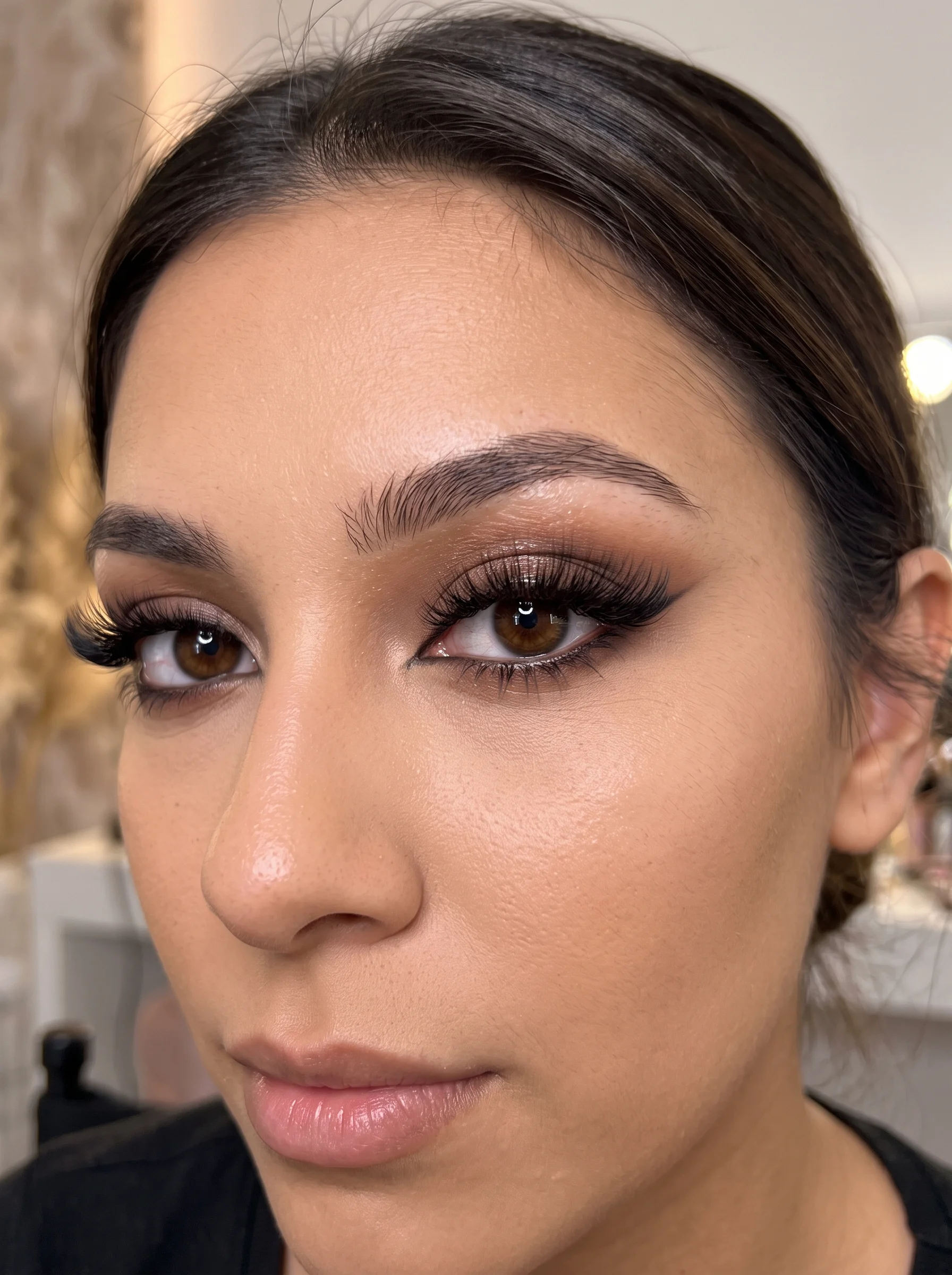 Cat-Eye Lash Mapping Clusters outer-corner lift for round and close-set eyes (AI Generated Image)